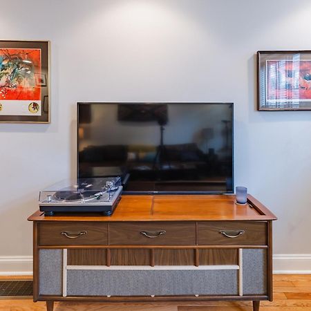 Bedroom In Thoughtfully Decorated East Passyunk Home Philadelphia Exterior photo