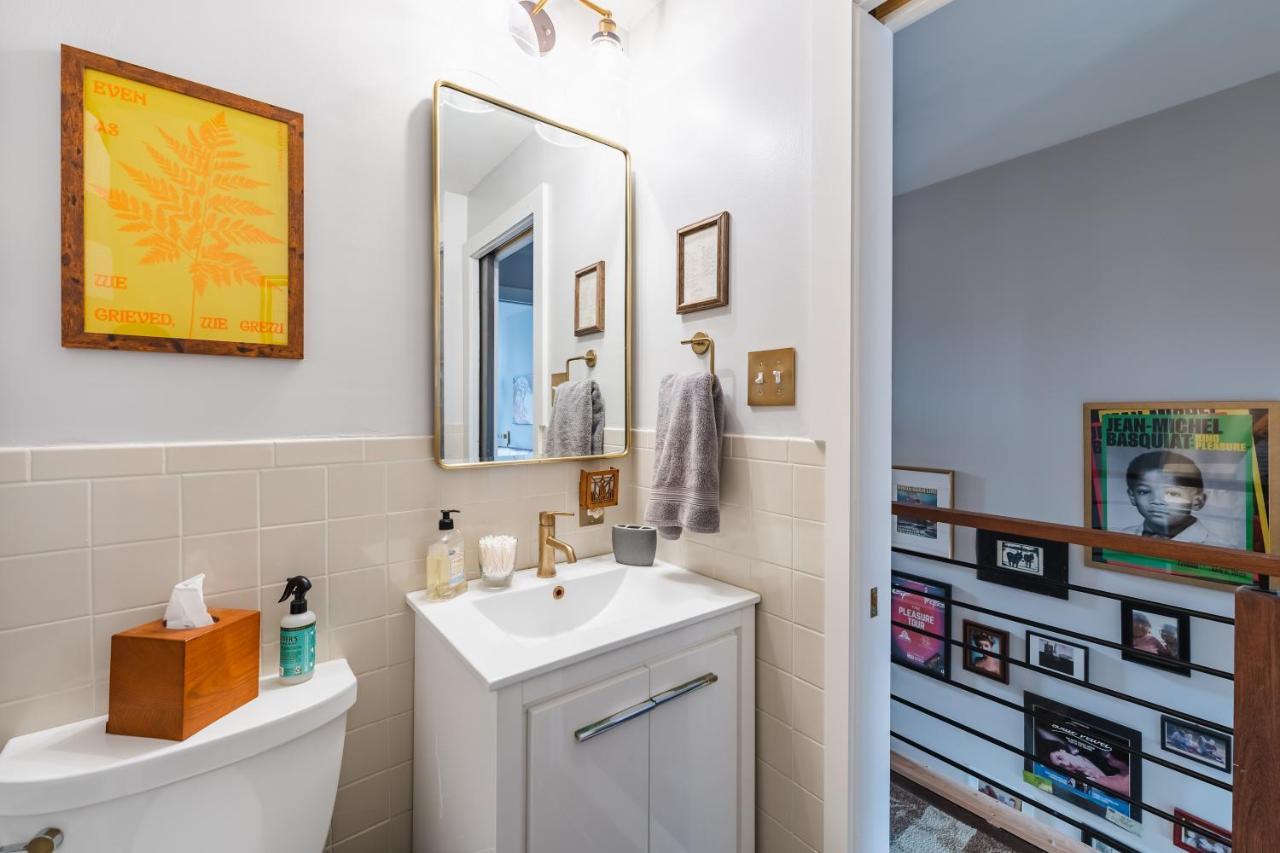 Bedroom In Thoughtfully Decorated East Passyunk Home Philadelphia Exterior photo