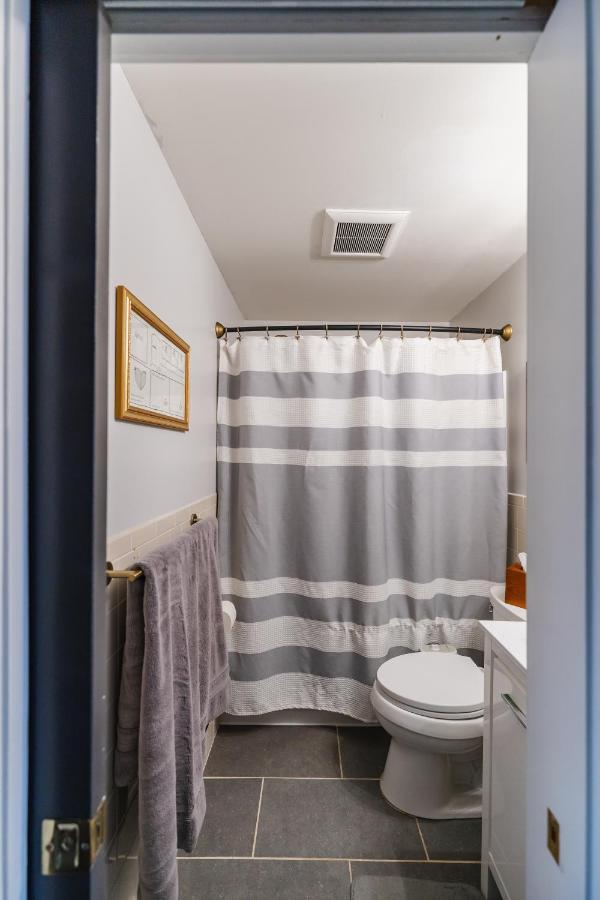 Bedroom In Thoughtfully Decorated East Passyunk Home Philadelphia Exterior photo