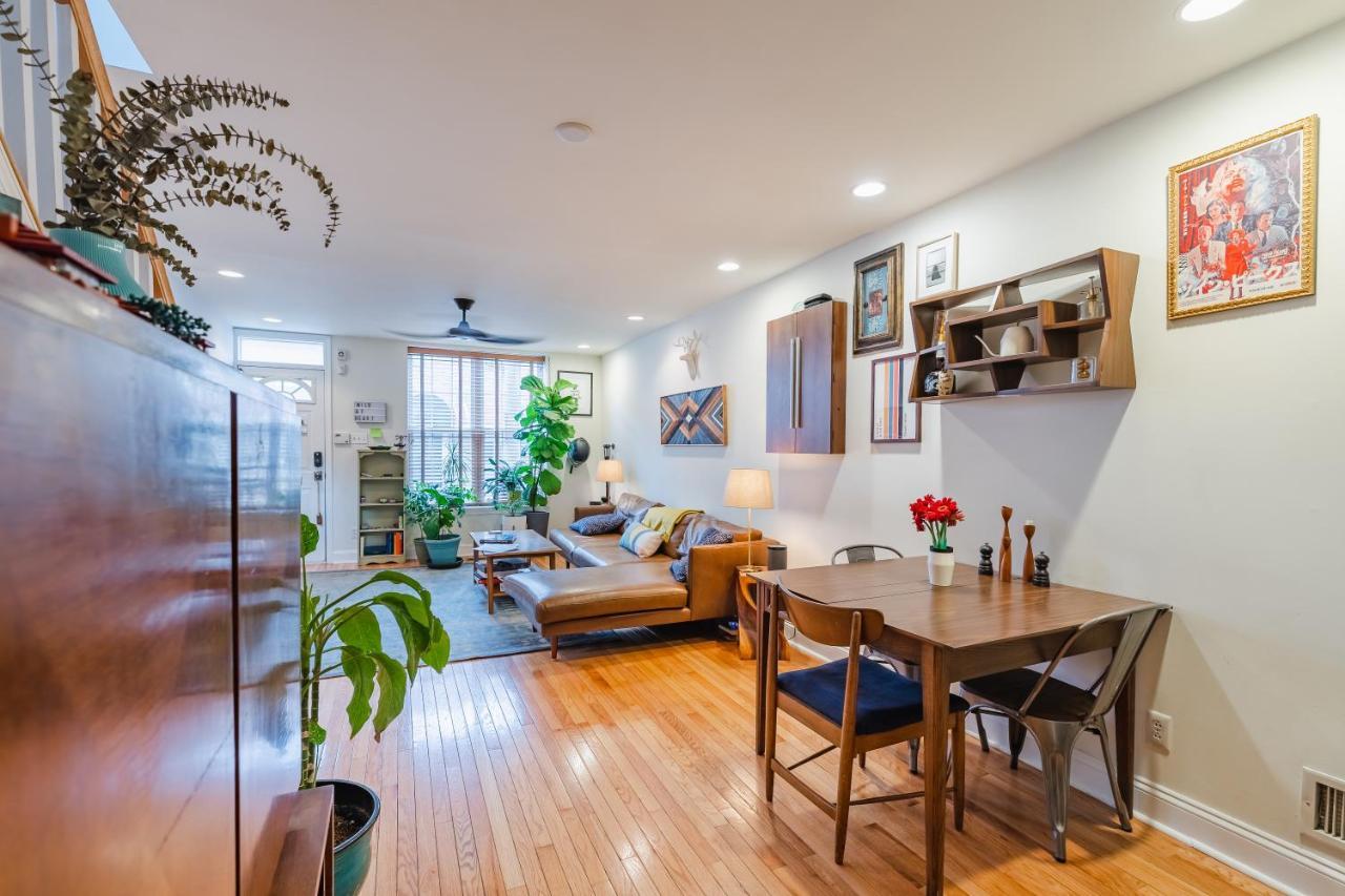 Bedroom In Thoughtfully Decorated East Passyunk Home Philadelphia Exterior photo