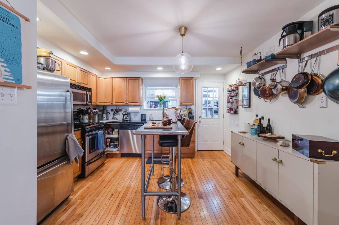 Bedroom In Thoughtfully Decorated East Passyunk Home Philadelphia Exterior photo